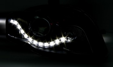 Черные фары передние с линзами и диодами AUDI A4 B7 (Eagle Eyes) фото