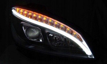 Тюнінг фари передні Mercedes W204 2007-2010 з динамічними поворотами фото