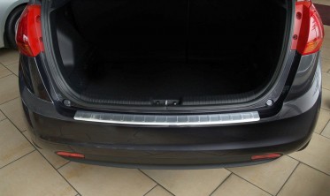 Защитная накладка на бортик заднего бампера Kia Venga  фото