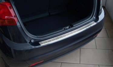 Захисна накладка на борт заднього бампера Kia Venga фото