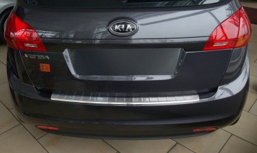 Защитная накладка на бортик заднего бампера Kia Venga  фото