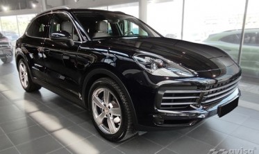 Чорна захисна накладка (ліства) на задній бампер Porsche Cayenne 3 фото