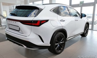 Черная защитная листва на задний бампер Lexus NX 2 фото