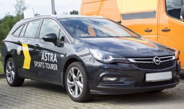 Защитная листва на край заднего бампера Opel Astra 5 K универсал фото