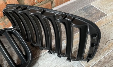 тюнинговые решетки радиатора BMW X5 E53 рестайл черные матовые фото
