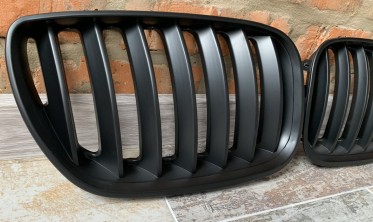 тюнинговые решетки радиатора BMW X5 E53 рестайл черные матовые фото