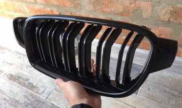 Решетка (ноздри) BMW F30/F31 стиль М3 глянцевые, двойные ребра фото