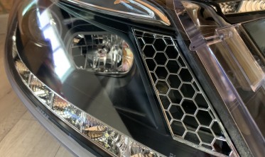 Фары передние Opel Corsa D дорестайл черные c LED поворотами фото