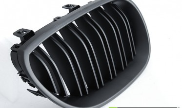 Тюнинговая решетка BMW 5 E60, E61 спорт стиль, черная матовая фото