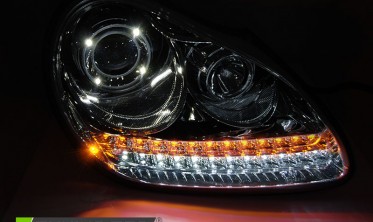 Передні тюнінгові фари під ксенон для Porsche Cayenne 2002-2006 фото