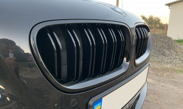 Решетка радиатора (ноздри) BMW F10, F11 с двойными ребрами фото