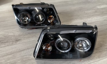 Фары передние тюнинговые VW Bora черные с кольцами фото