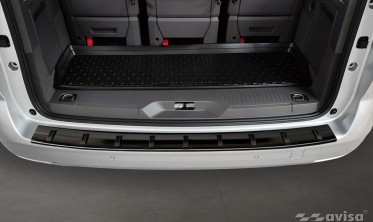 Чорна накладка (ліства) Strong для захисту заднього бампера Volkswagen Multivan T7 фото