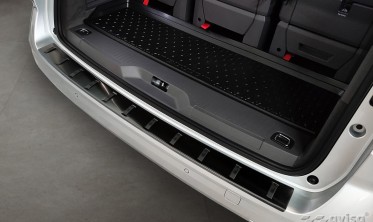 Чорна накладка (ліства) Strong для захисту заднього бампера Volkswagen Multivan T7 фото