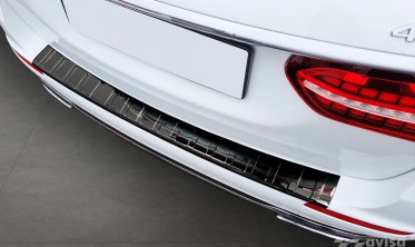 Черная защитная накладка на задний бампер Mercedes E W213 Kombi фото