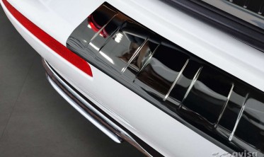 Черная защитная накладка на задний бампер Mercedes E W213 Kombi фото