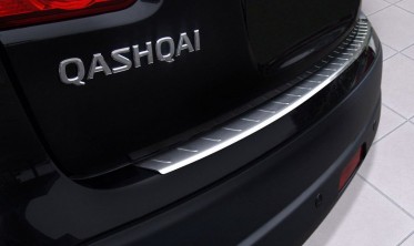 Накладка на бампер із загином та ребрами Nissan Qashqai фото