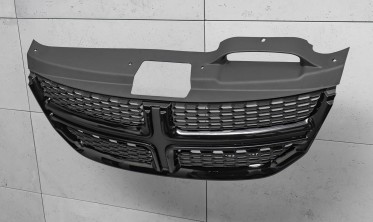 Черная решетка радиатора Dodge Journey I 2008-2020 фото