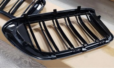Решітки радіатора (ніздрі) BMW 6-Series G32 Grand Turismo M6 look фото