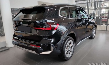 Накладка на край заднього бампера BMW X1 III U11 (чорна дзеркальна) фото