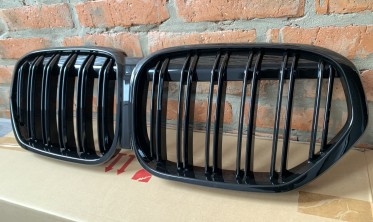 Решітка радіатора (ніздрі) BMW X1 F48 LCI в М стилі фото
