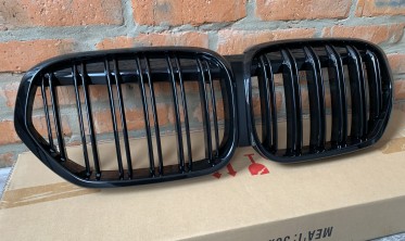 Решетка радиатора (ноздри) BMW X1 F48 LCI в М стиле  фото