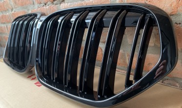 Решетка радиатора (ноздри) BMW X1 F48 LCI в М стиле  фото