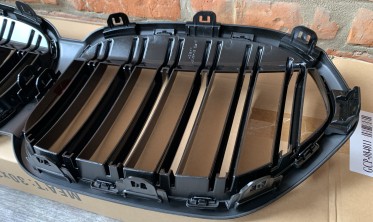 Решетка радиатора (ноздри) BMW X1 F48 LCI в М стиле  фото