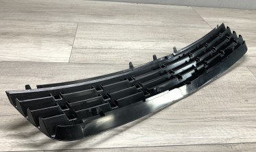 Решетка радиатора VW Passat B5 (3B) дорестайлинг черная фото