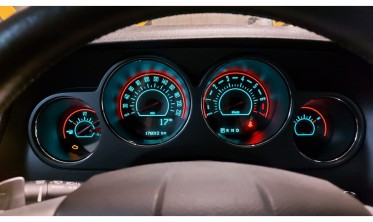 Светящиеся накладки на панель приборов Dodge Challenger 2011-2014 вар. 2 фото