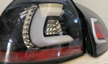 Тюнинговые фонари задние светодиодные VW Golf 5 черные фото