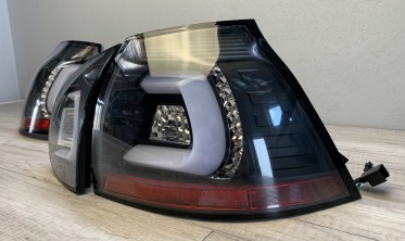 Тюнинговые фонари задние светодиодные VW Golf 5 черные фото