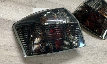 Тюнінгові задні ліхтарі Audi A4 B6 тоновані фото