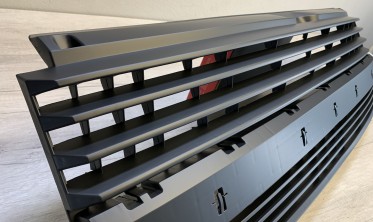 Решетка радиатора VW T4 черная дорестайл без логотипа фото