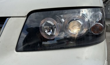 Тюнинговые фары передние VW T5 дорестайл с ангельскими глазками  фото