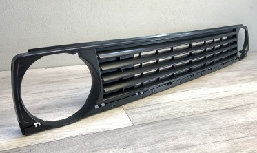 Решетка радиатора без логотипа VW Golf 2 черная (2 фары) фото