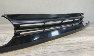 Решітка радіатора VW Golf 3 без емблеми фото