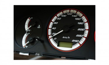 Тюнинговые накладки в щиток приборов Mazda 323F BA фото
