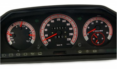 Тюнінг накладки в панель приладів Mercedes W124 / W126 вар. 4 фото