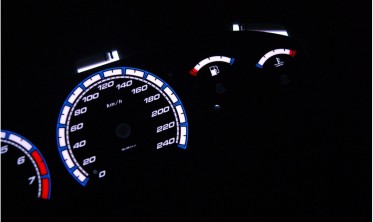 Светящиеся накладки на шкалы приборов Nissan Almera рестайл фото