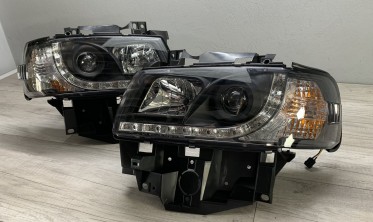 Фари передні чорні VW T4 коса, з лінзами та діодними габаритами фото