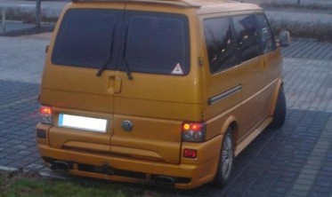 Накладка на нижний край задних дверей VW T4 (распашные двери) фото