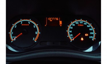 Плазменные накладки на панель приборов Renault Clio 3 вер. 3 фото