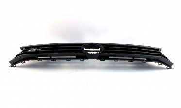 Решетка радиатора в стиле R-Line для Volkswagen Passat B8  фото