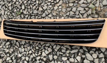 Решетка радиатора VW Passat B5 (3B) дорестайлинг черная глянцевая фото