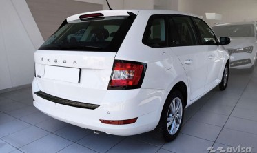 Черная защитная накладка на край заднего бампера Skoda Fabia III рест. Kombi фото