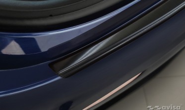 Черная защитная накладка на задний бампер Tesla Model Y фото