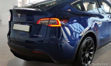 Черная защитная накладка на задний бампер Tesla Model Y фото