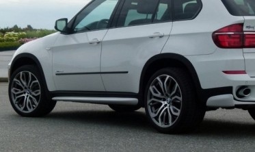 Накладки на пороги BMW X5 E70 LCI в стиле Aero фото