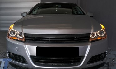 Тюнинговая решетка радиатора Opel Astra H черная, без логотипа фото